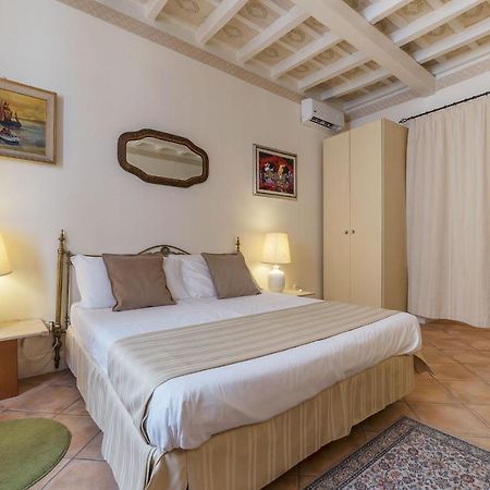 Fontanella Borghese Apartment - FromhometoРим Екстер'єр фото
