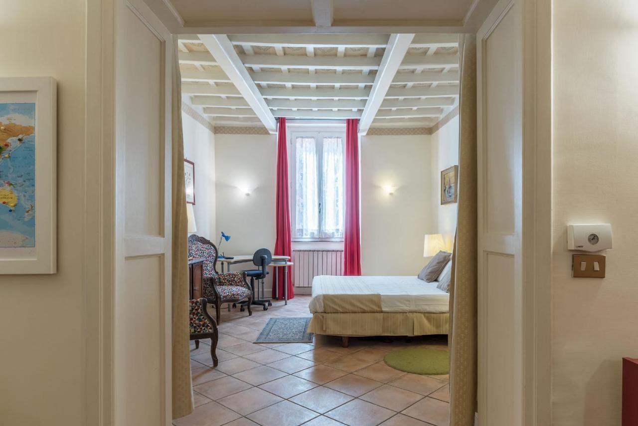Fontanella Borghese Apartment - FromhometoРим Екстер'єр фото