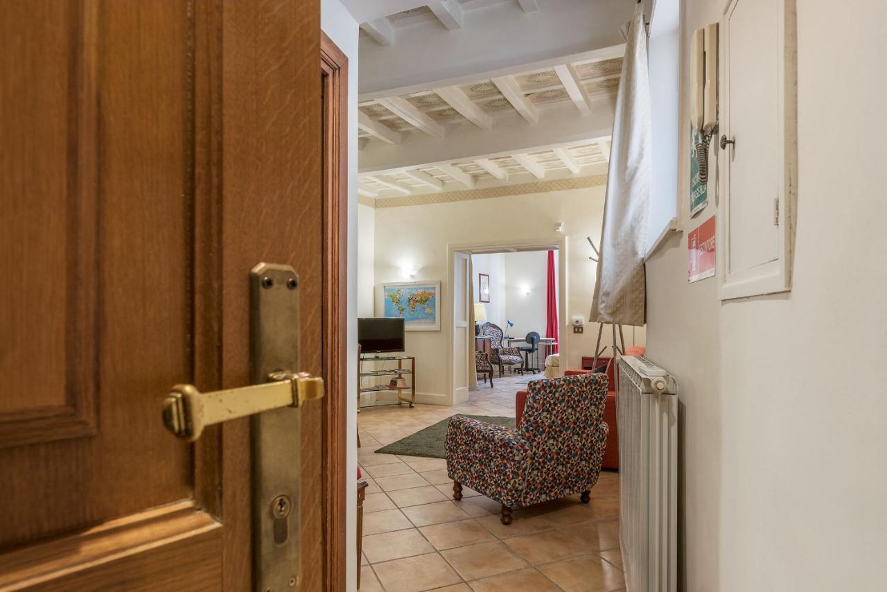 Fontanella Borghese Apartment - FromhometoРим Екстер'єр фото