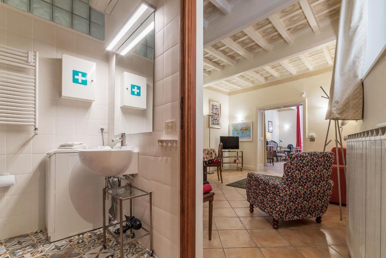Fontanella Borghese Apartment - FromhometoРим Екстер'єр фото
