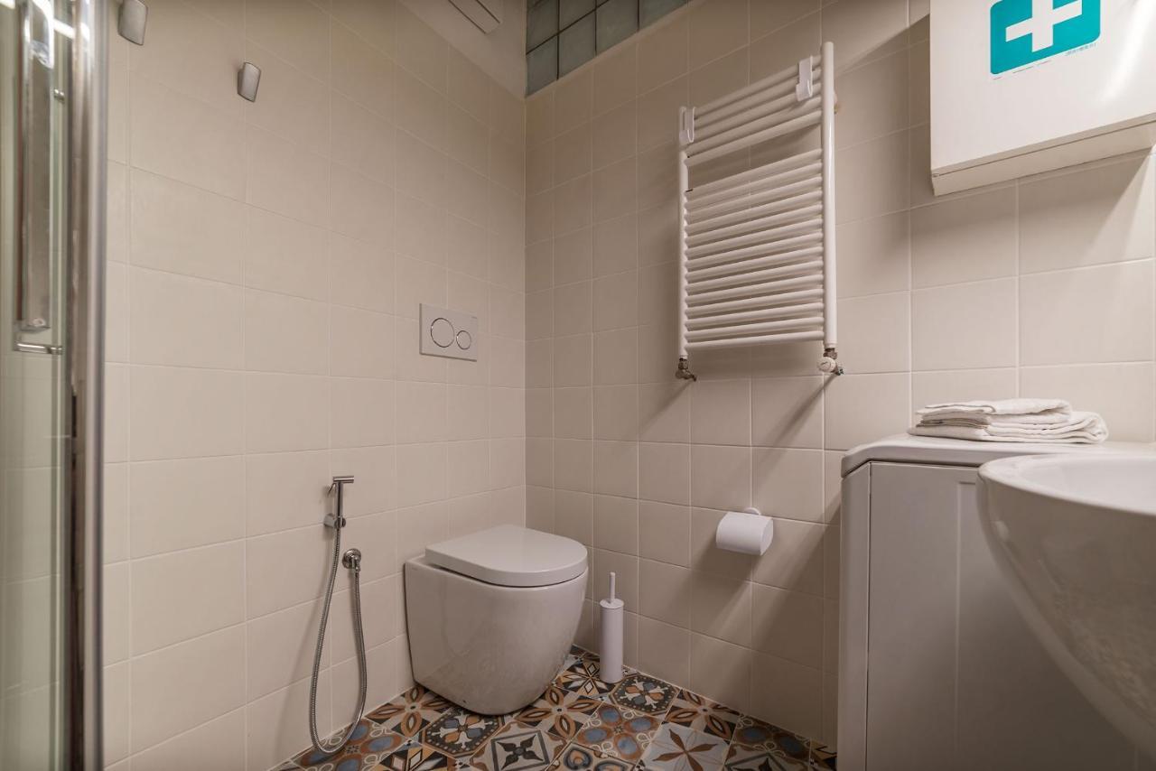 Fontanella Borghese Apartment - FromhometoРим Екстер'єр фото