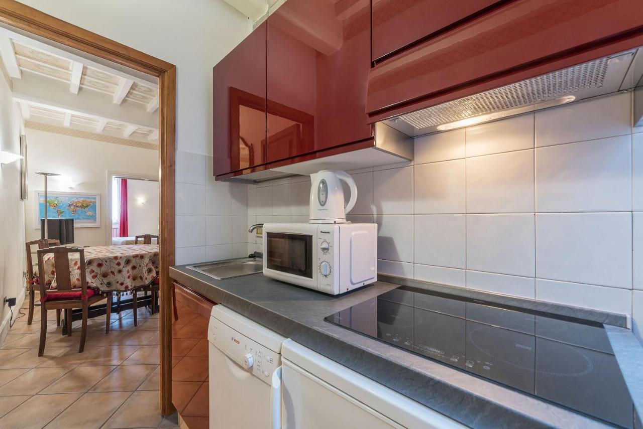 Fontanella Borghese Apartment - FromhometoРим Екстер'єр фото